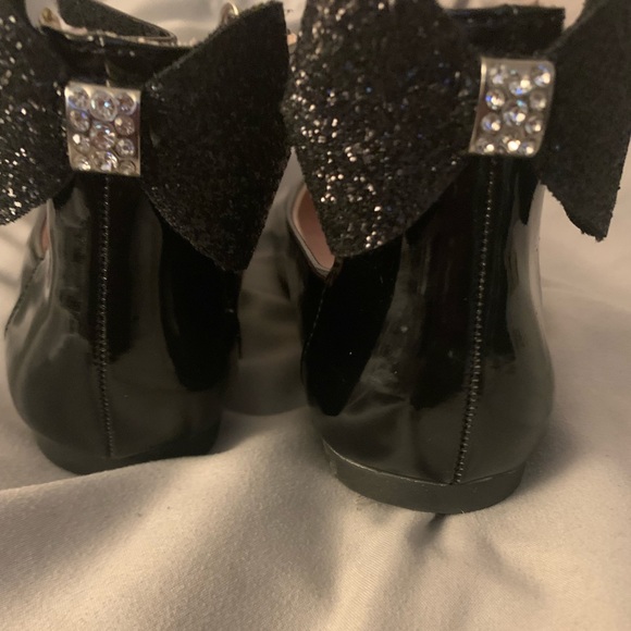 Black dress shoe - barely worn - Picture 1 of 4